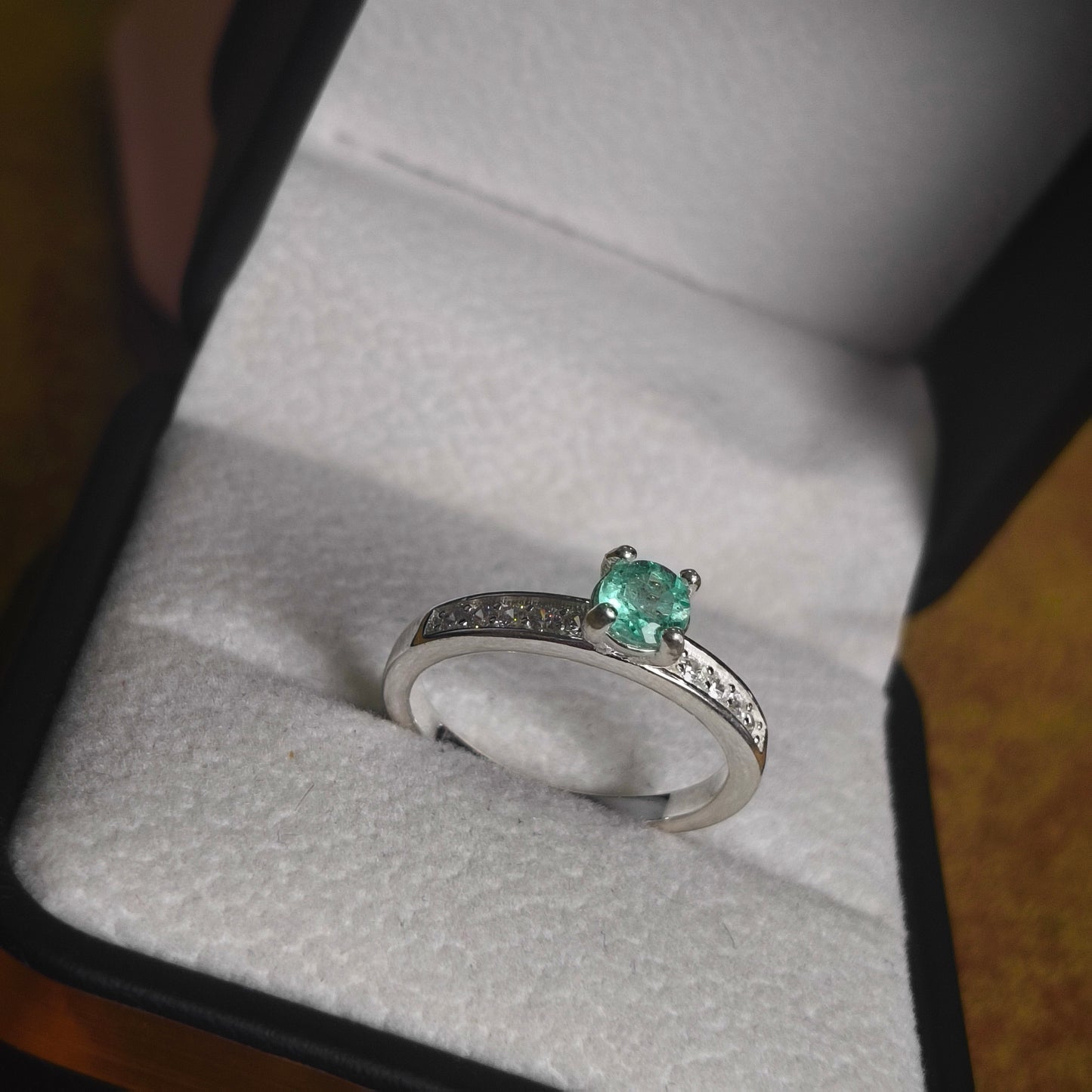 Anillo Canto de Esmeralda en Plata 925 con Esmeralda Colombiana