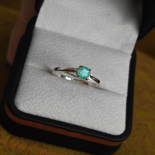 Anillo Majestad Verde en Plata 925 con Esmeralda Colombiana