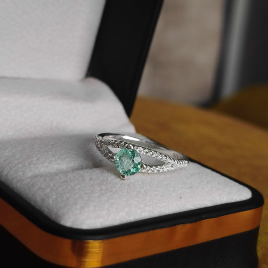 Anillo Hojas de Esmeralda en Plata 925 con Esmeralda Colombiana